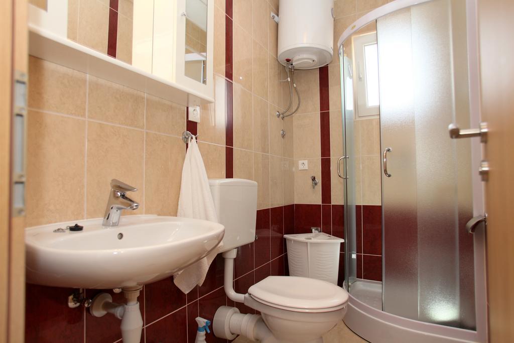 Apartments Villa Karlo Каштела Екстер'єр фото
