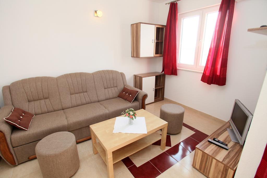 Apartments Villa Karlo Каштела Екстер'єр фото