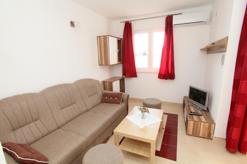 Apartments Villa Karlo Каштела Екстер'єр фото