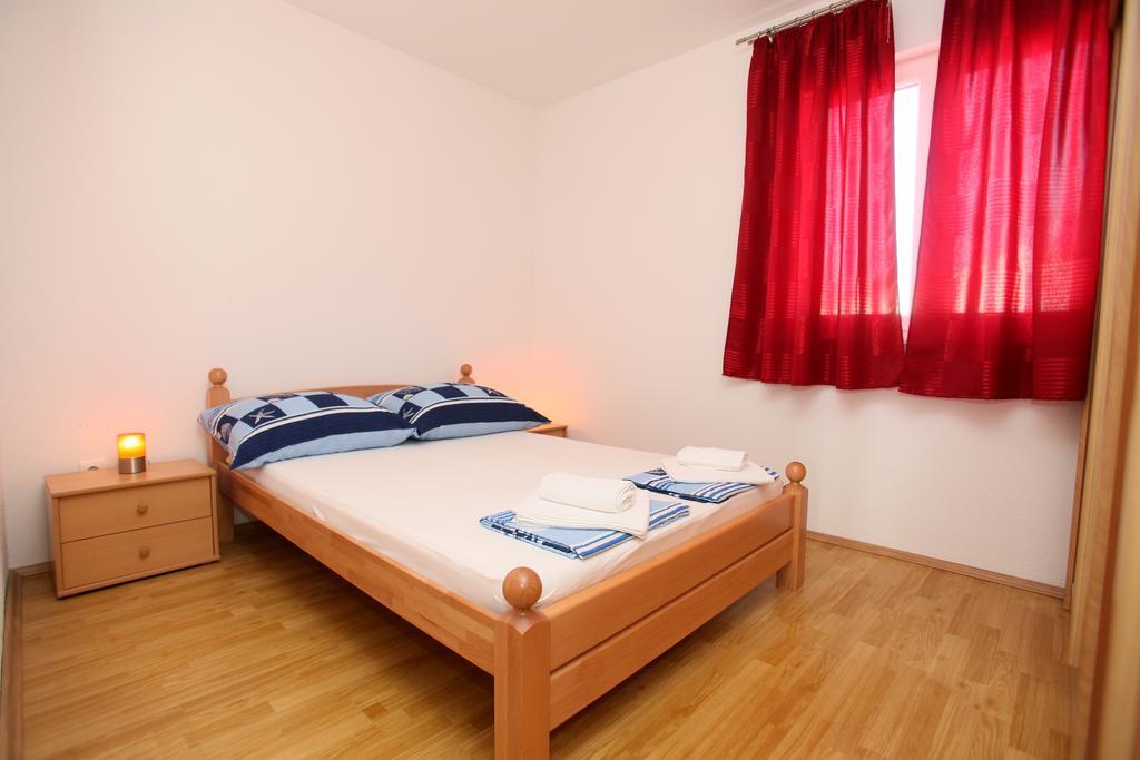 Apartments Villa Karlo Каштела Екстер'єр фото