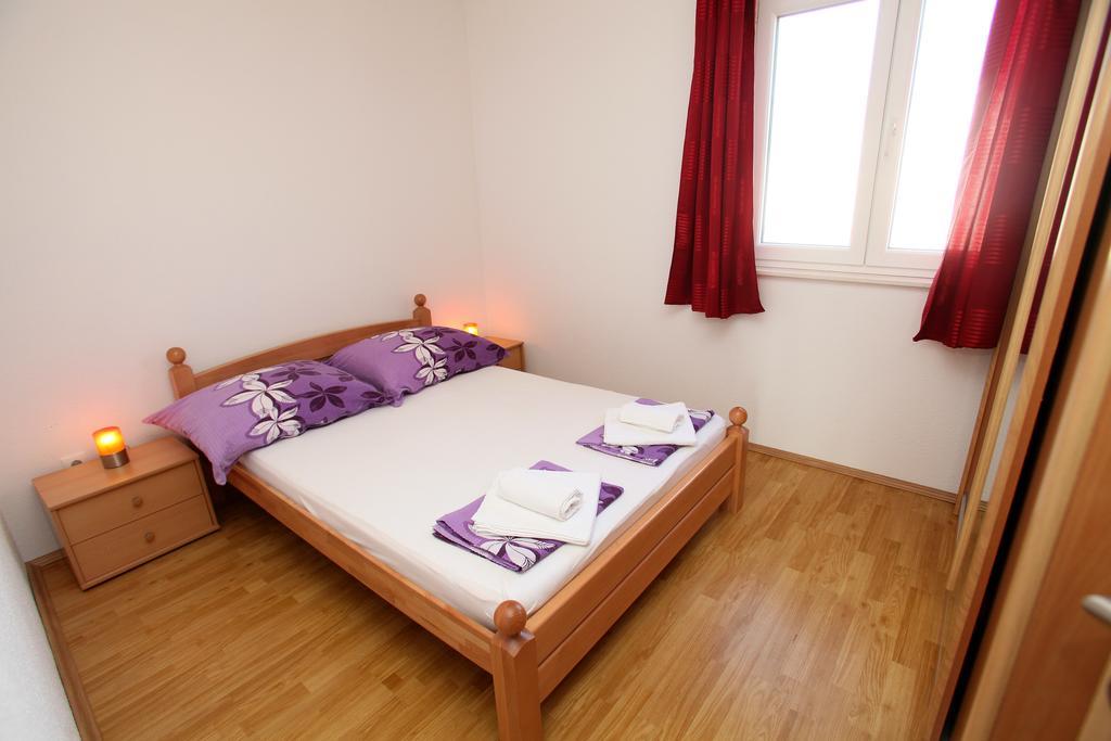 Apartments Villa Karlo Каштела Екстер'єр фото