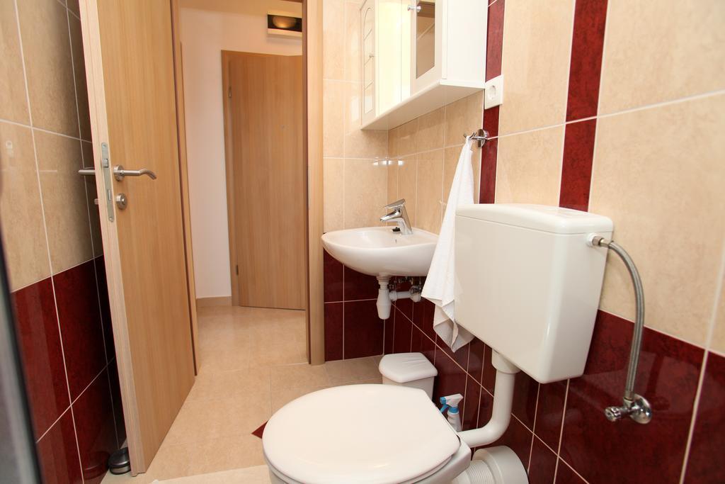 Apartments Villa Karlo Каштела Екстер'єр фото