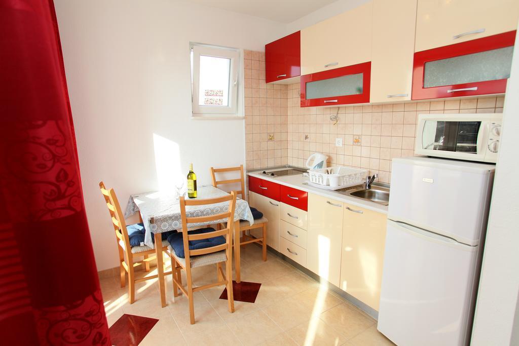 Apartments Villa Karlo Каштела Екстер'єр фото