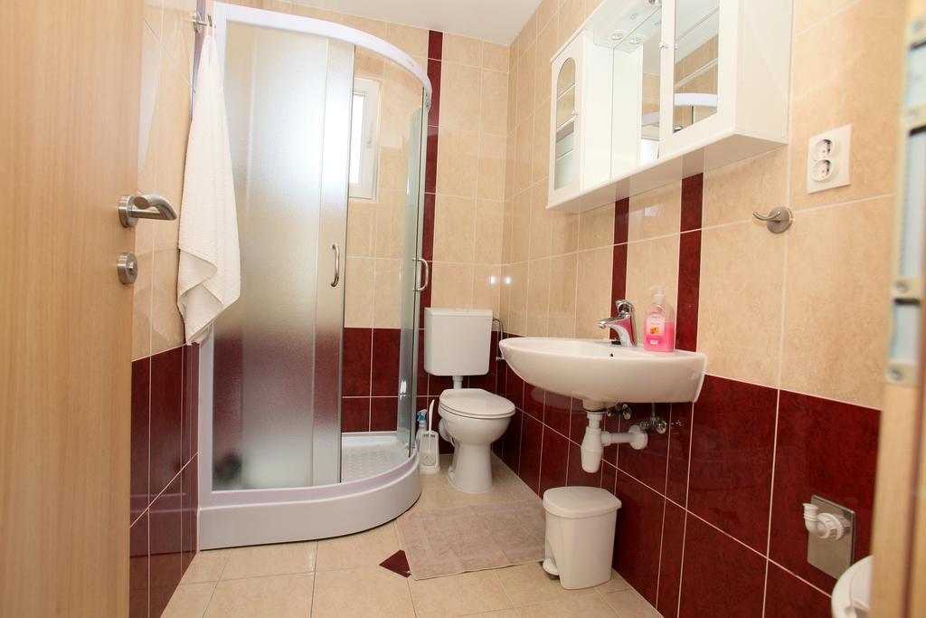 Apartments Villa Karlo Каштела Екстер'єр фото