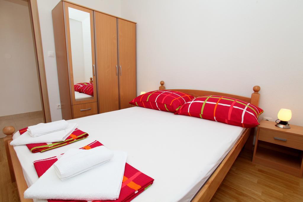 Apartments Villa Karlo Каштела Екстер'єр фото