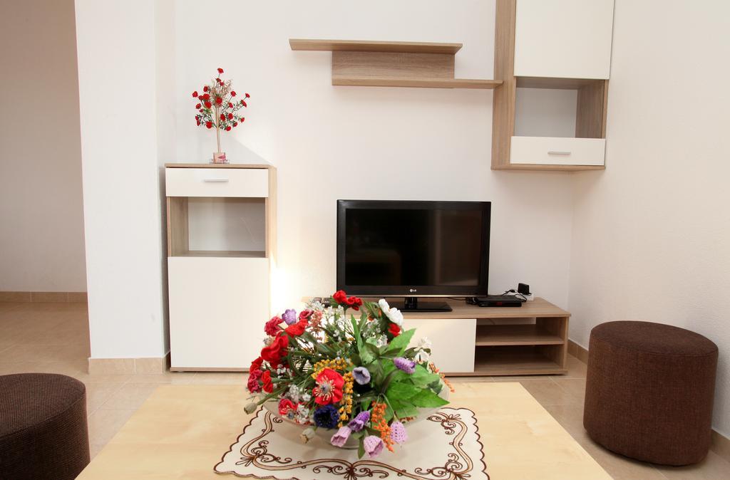 Apartments Villa Karlo Каштела Екстер'єр фото