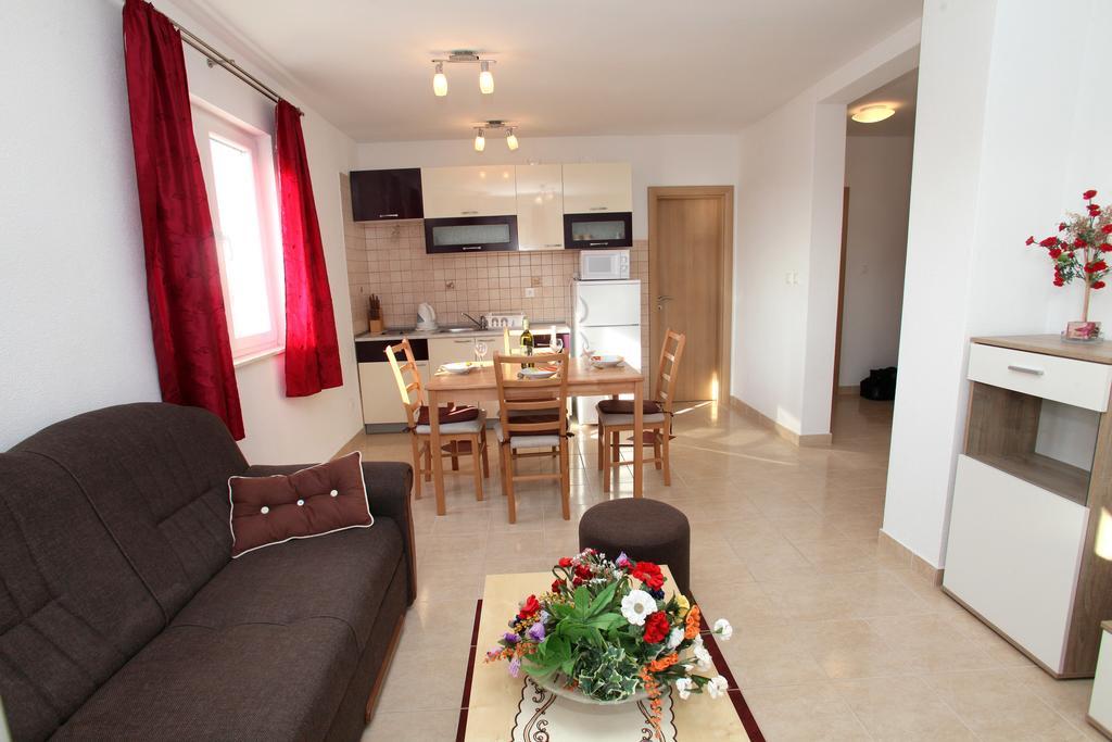 Apartments Villa Karlo Каштела Екстер'єр фото