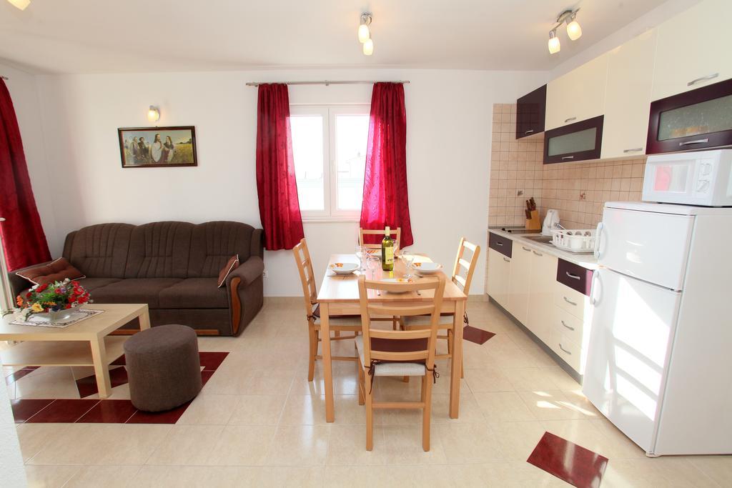 Apartments Villa Karlo Каштела Екстер'єр фото