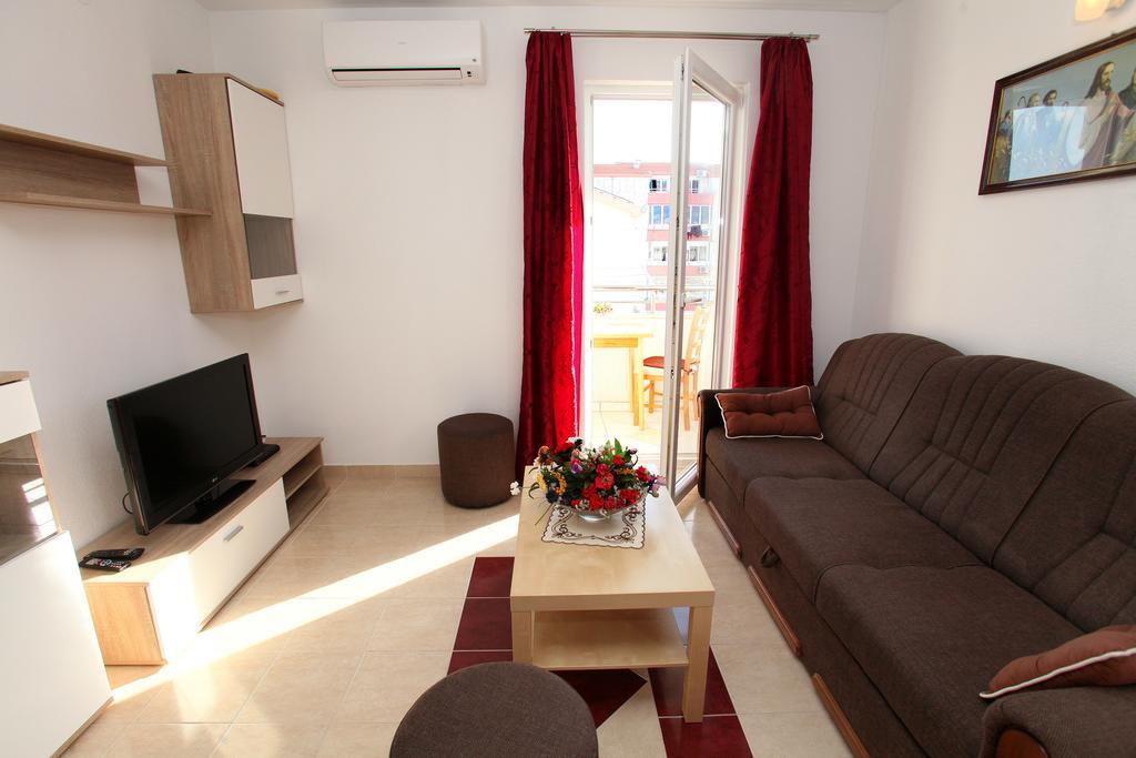 Apartments Villa Karlo Каштела Екстер'єр фото